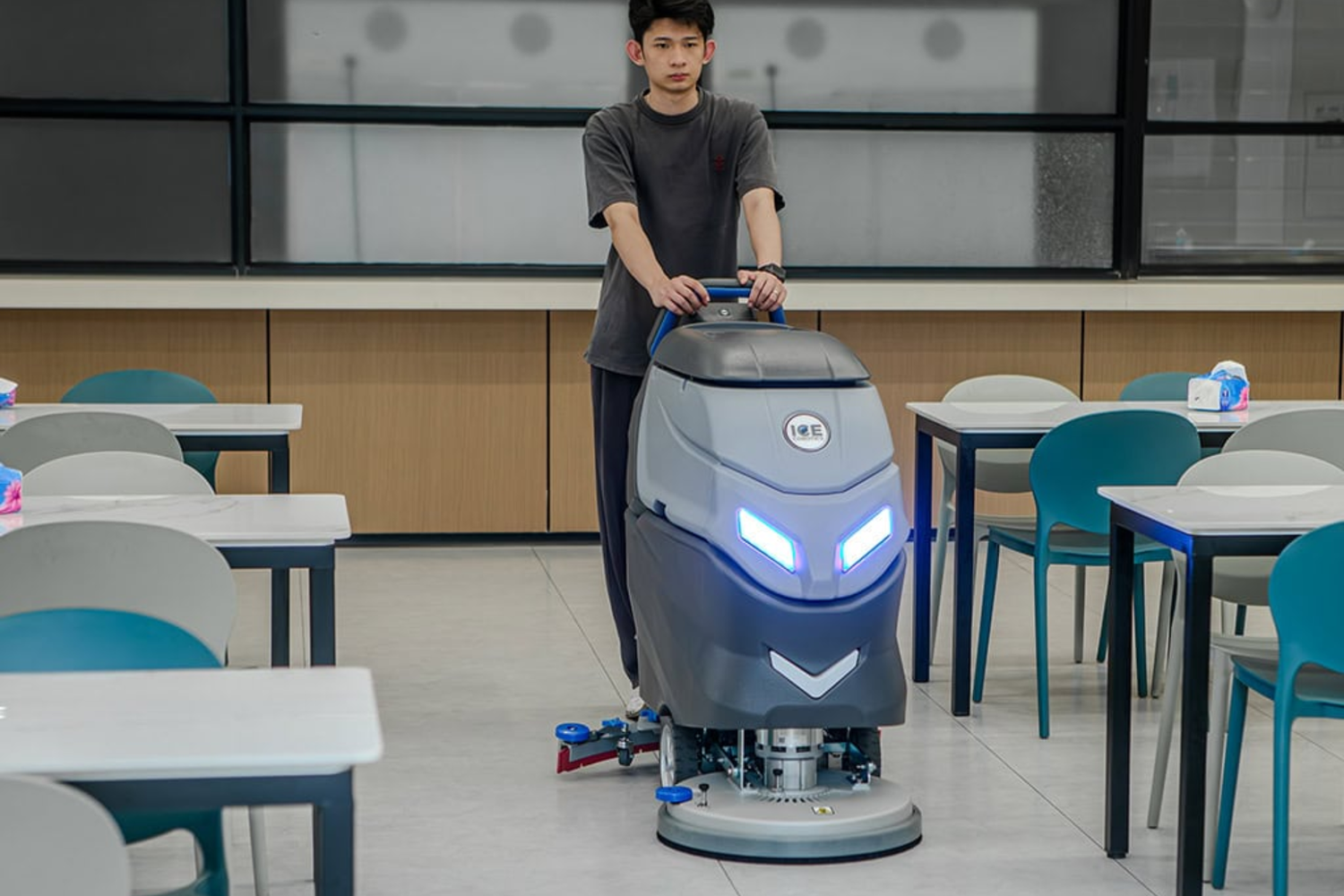 Walk behind scrubber dryers