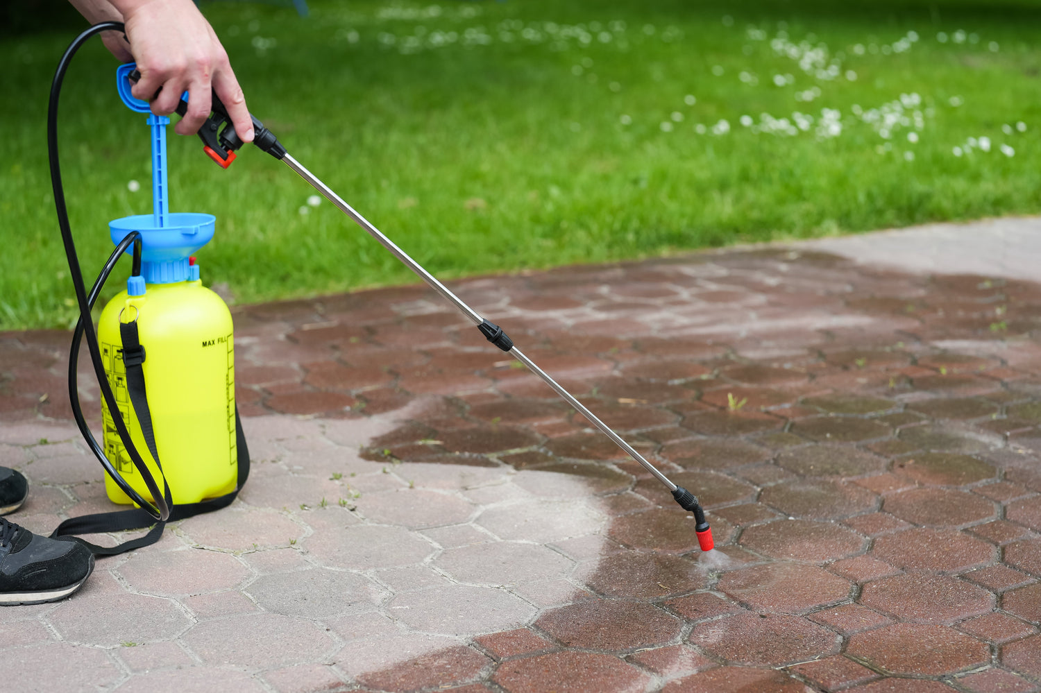 Exterior surface cleaners