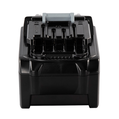 Makita BL4040 XGT 40V Max 4.0Ah lithium-ion battery with integrated charge level indicator and extended runtime.